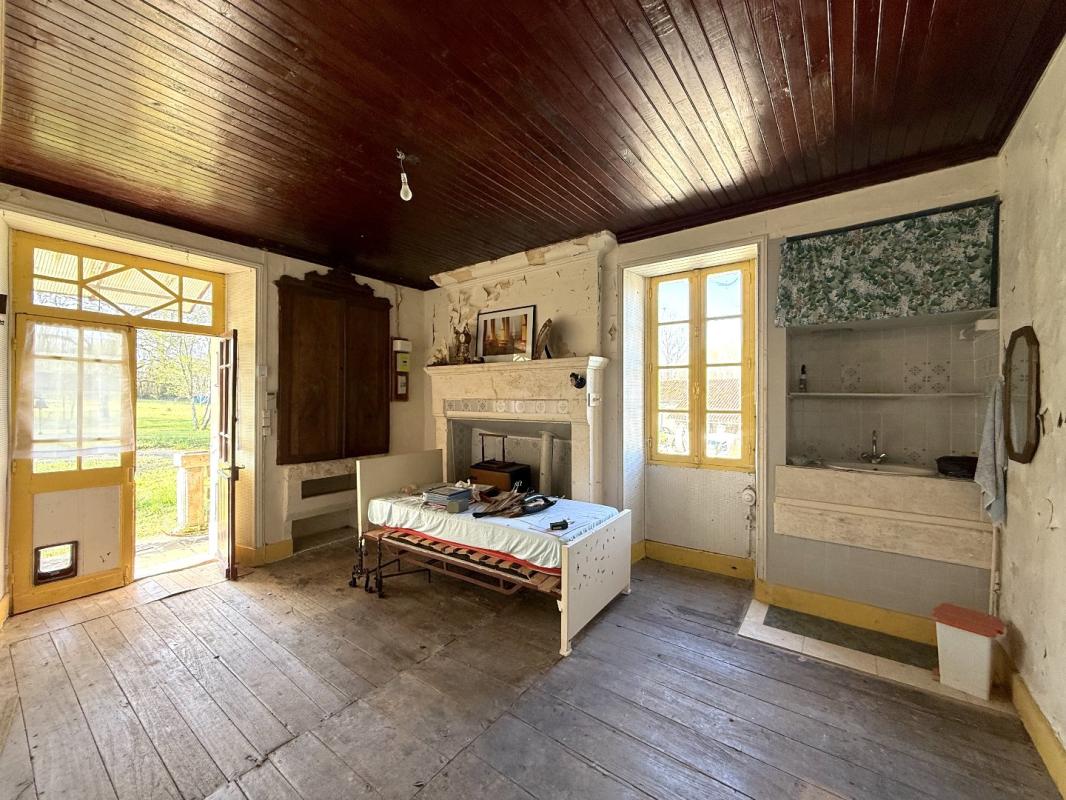3 bedroom maison a renover in La Chapelle Gresignac, Dordogne, France