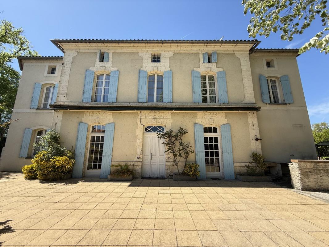 20 bedroom maison in Saint Severin, Charente, France