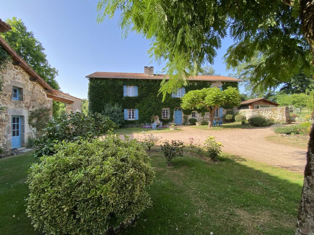 4 bedroom manoir in Busserolles, Dordogne, France