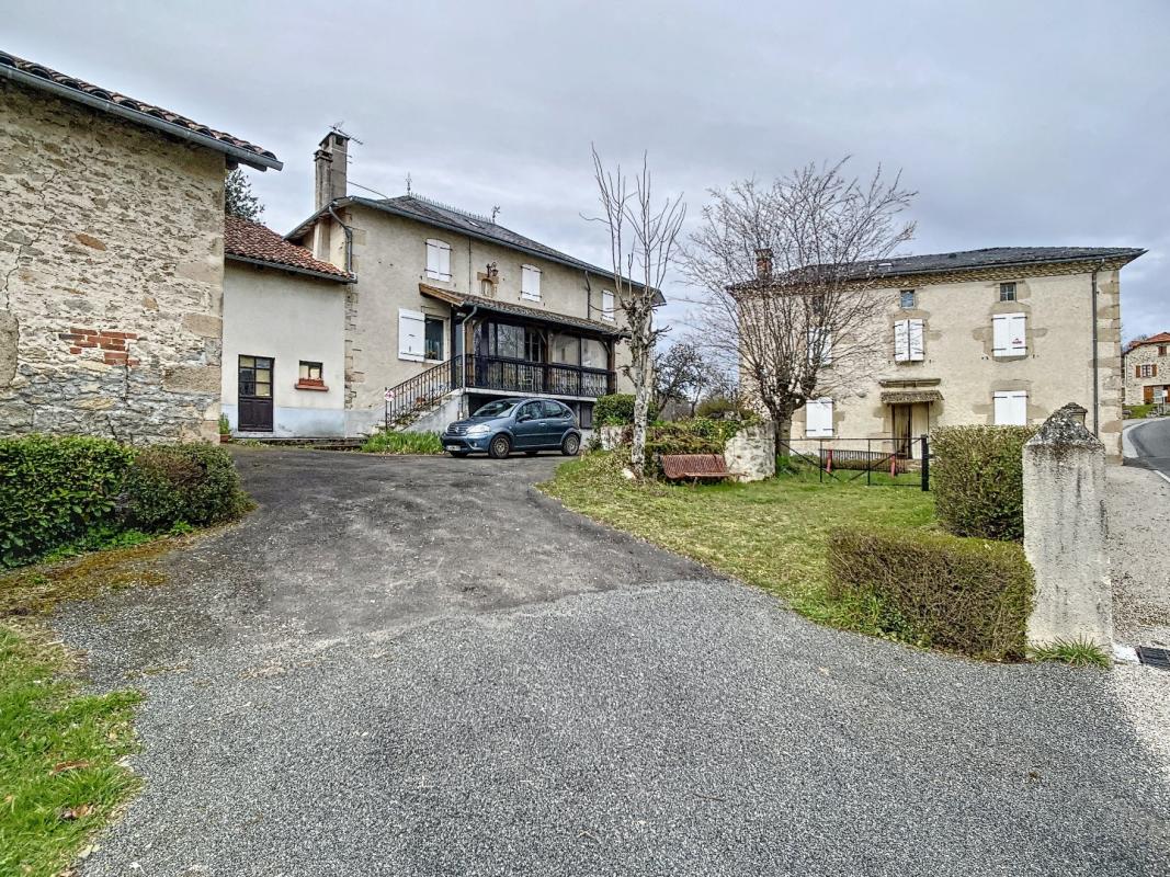 6 bedroom corps de ferme in Latronquiere, Lot, France
