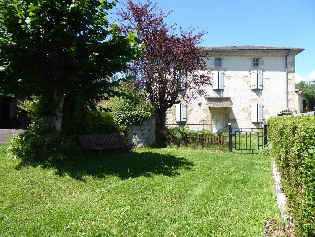 6 bedroom corps de ferme in Latronquiere, Lot, France