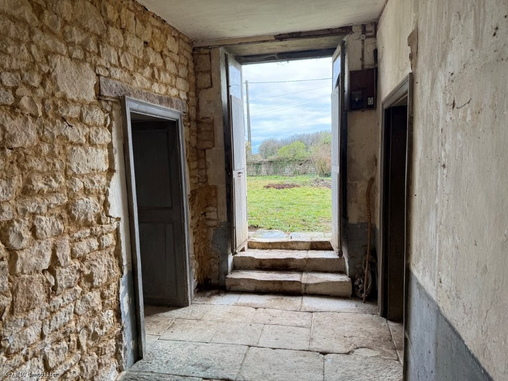 4 bedroom House in Ruffec, France – r7417