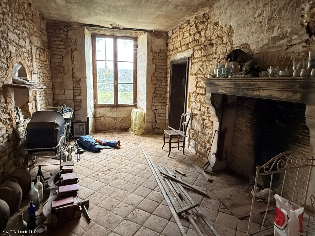 4 bedroom House in Ruffec, France – r7417