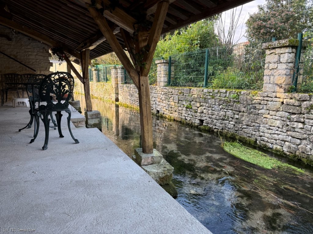 2 bedroom House in Ruffec, France – r7410