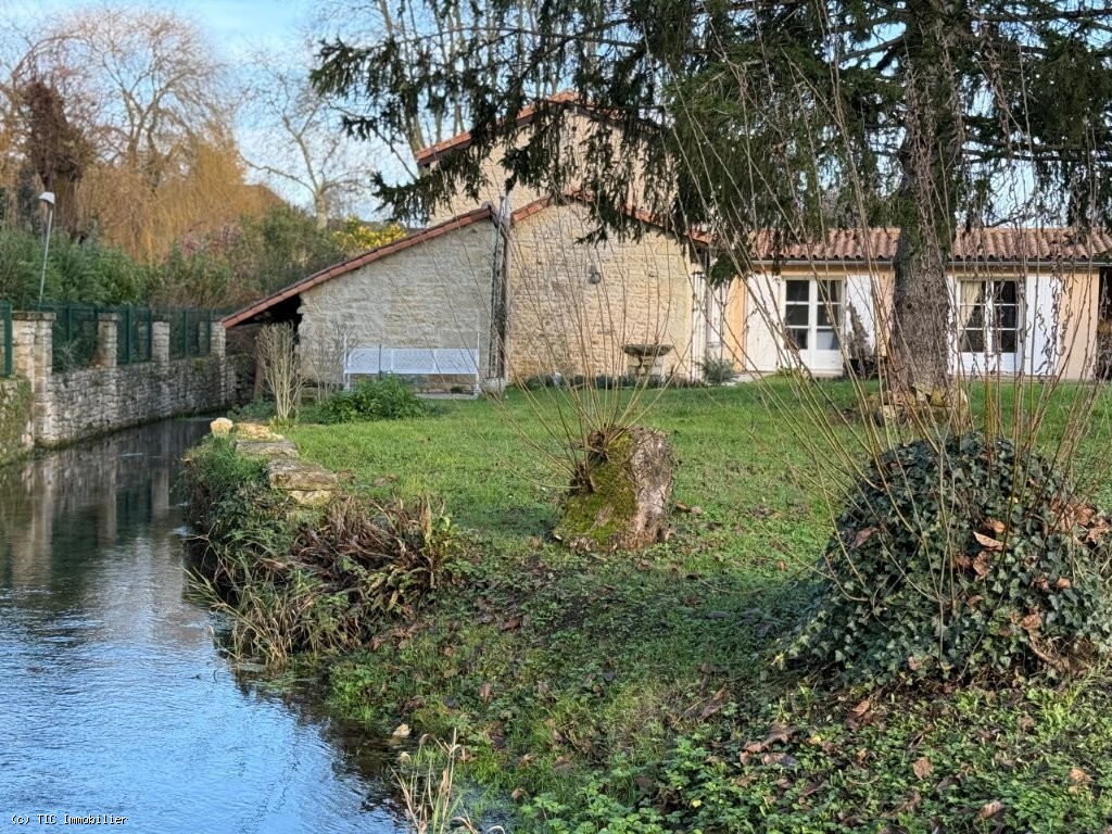 2 bedroom House in Ruffec, France – r7410