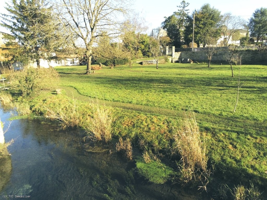 2 bedroom House in Ruffec, France – r7410