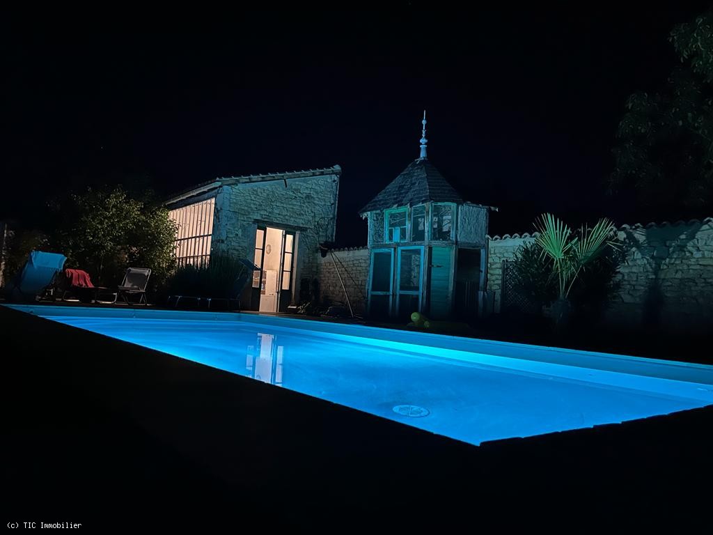 8 bedroom House in Ruffec, France – r7223