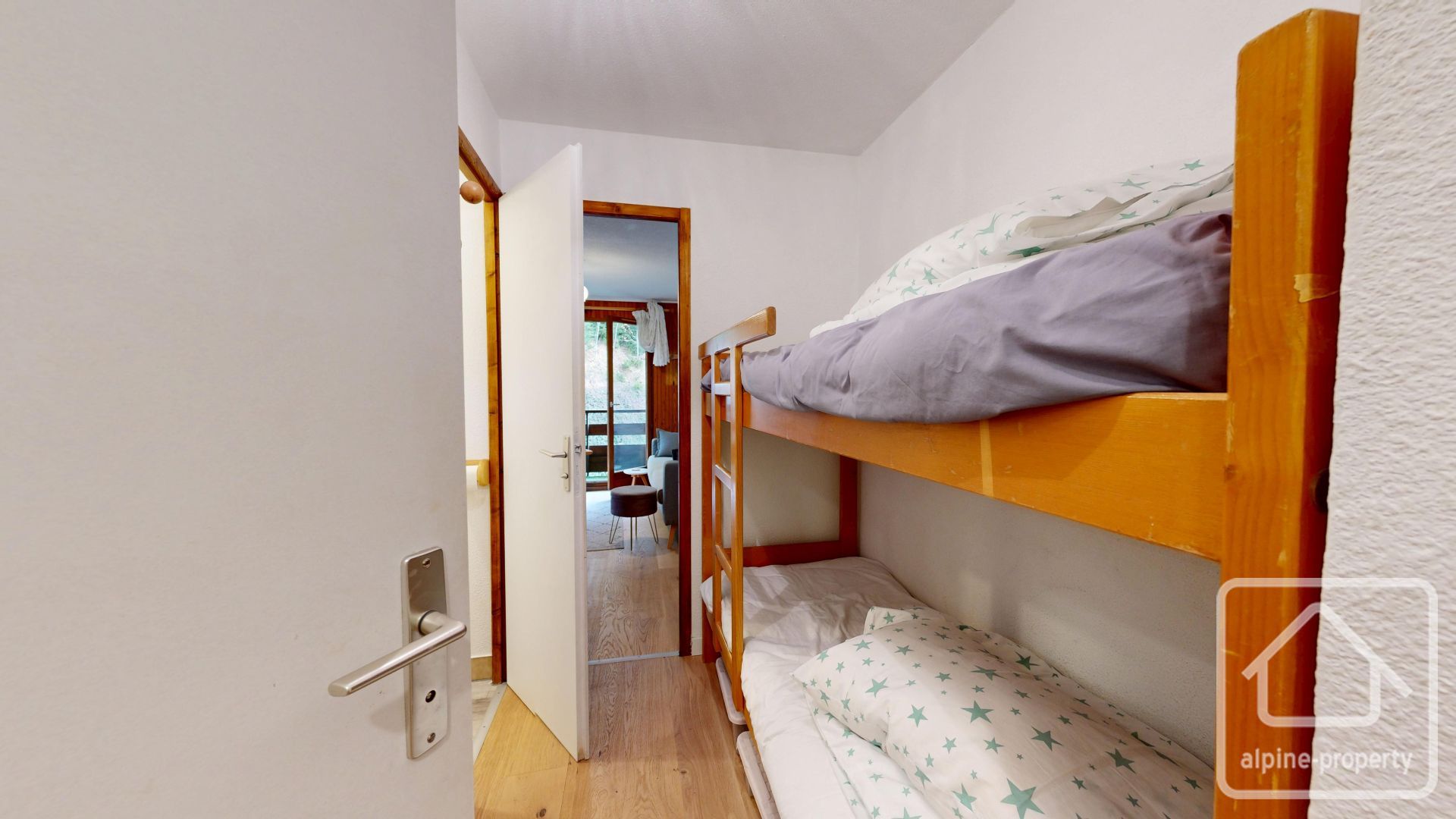 A Pleasant One Bedroom Apartment In The Petit Chatel Area Of The Village. – YETI625