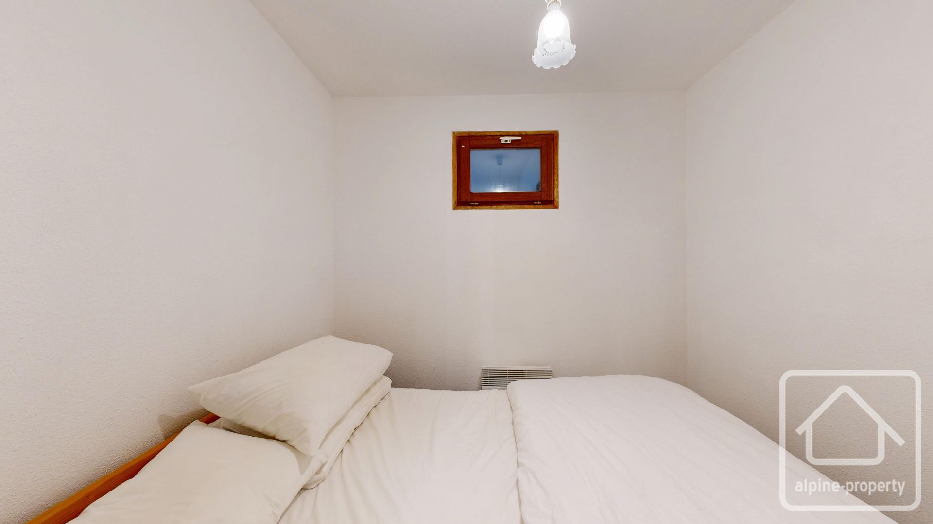 A Pleasant One Bedroom Apartment In The Petit Chatel Area Of The Village. – YETI625