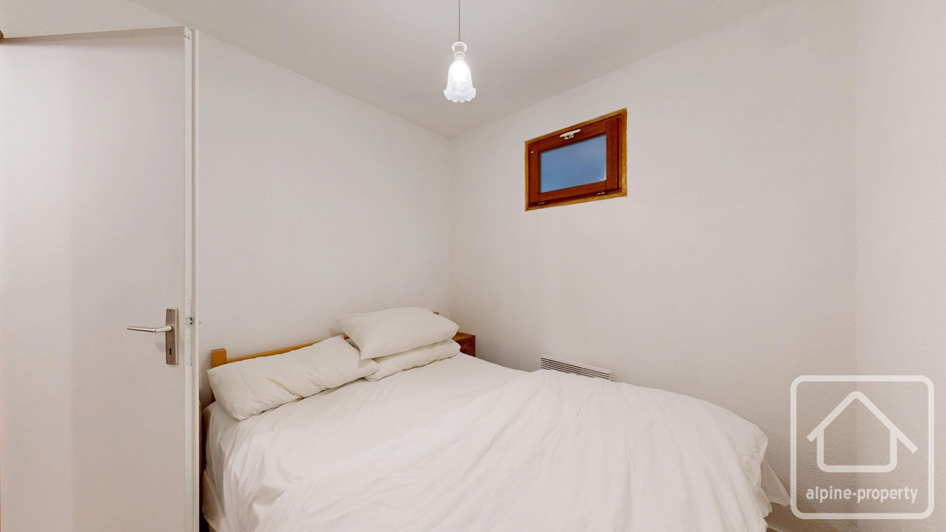 A Pleasant One Bedroom Apartment In The Petit Chatel Area Of The Village. – YETI625