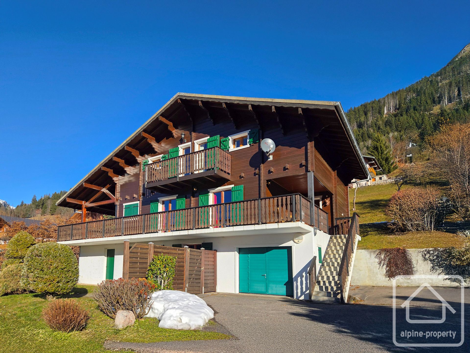 A Large, Modern Chalet With Stunning Views. – MIRADOR