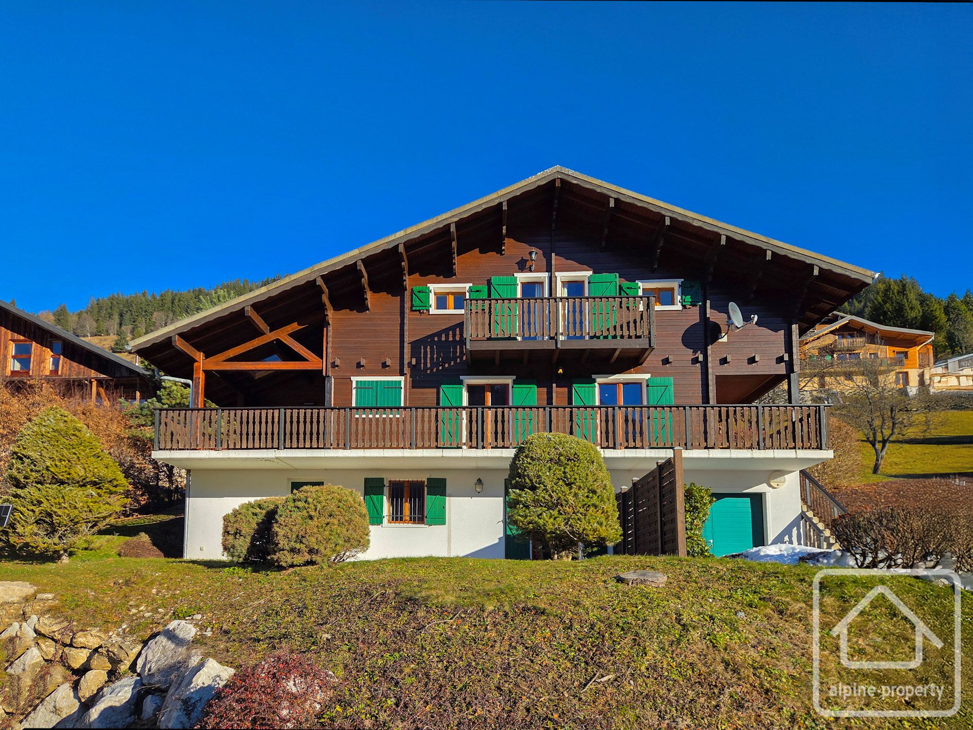 A Large, Modern Chalet With Stunning Views. – MIRADOR