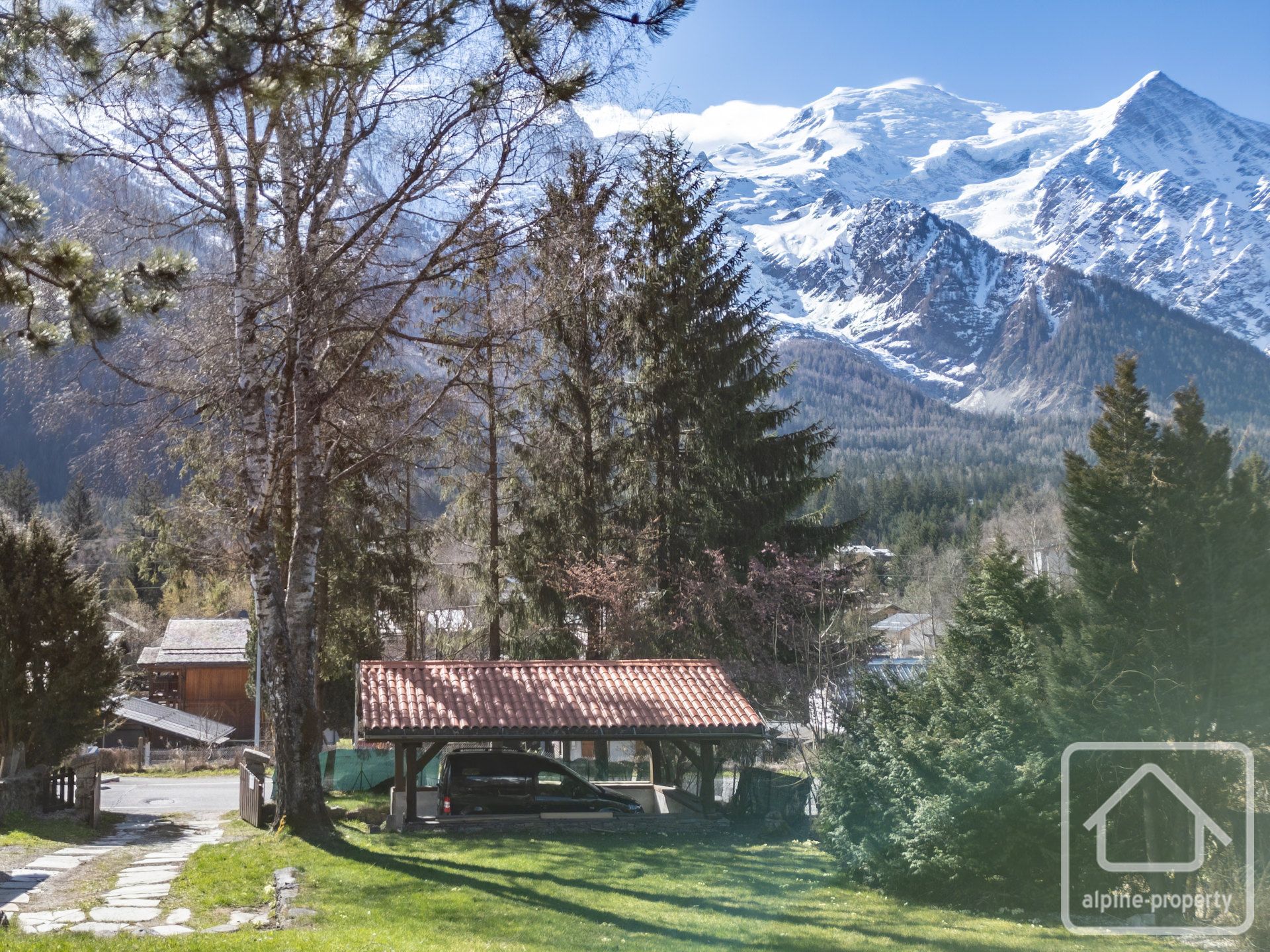 Historic South-facing 5 Bedroom Ferme Du Pays With Mazot And Covered Parking Close To Chamonix Centre, Mont Blanc Views, Large Landscaped Garden And Development Potential. – PECLES