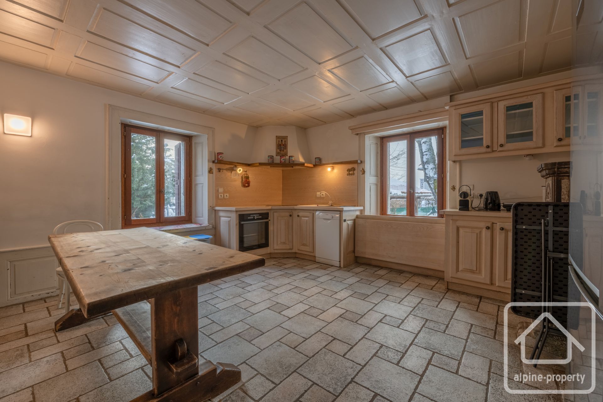 Historic South-facing 5 Bedroom Ferme Du Pays With Mazot And Covered Parking Close To Chamonix Centre, Mont Blanc Views, Large Landscaped Garden And Development Potential. – PECLES