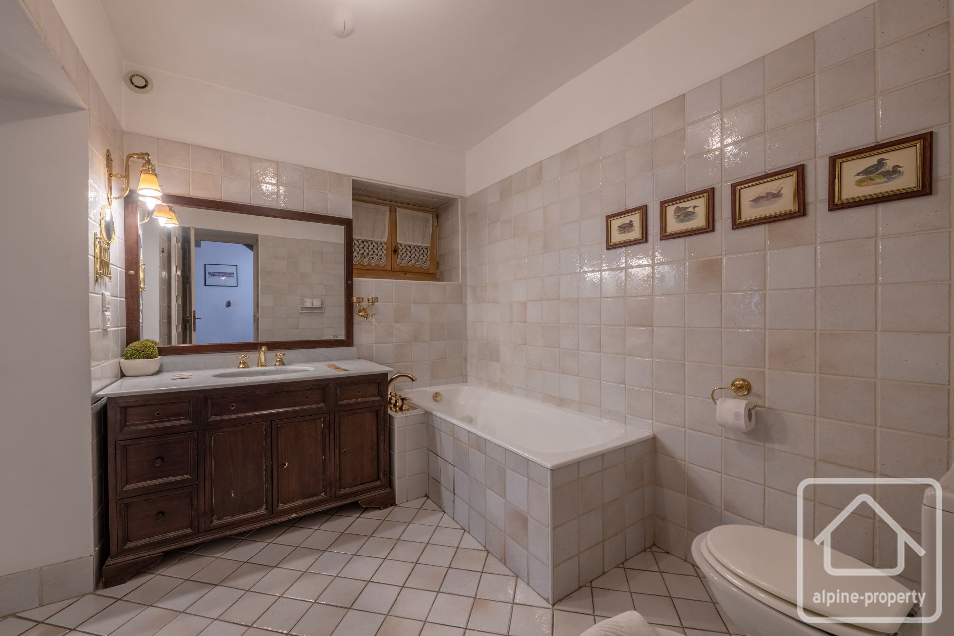 Historic South-facing 5 Bedroom Ferme Du Pays With Mazot And Covered Parking Close To Chamonix Centre, Mont Blanc Views, Large Landscaped Garden And Development Potential. – PECLES