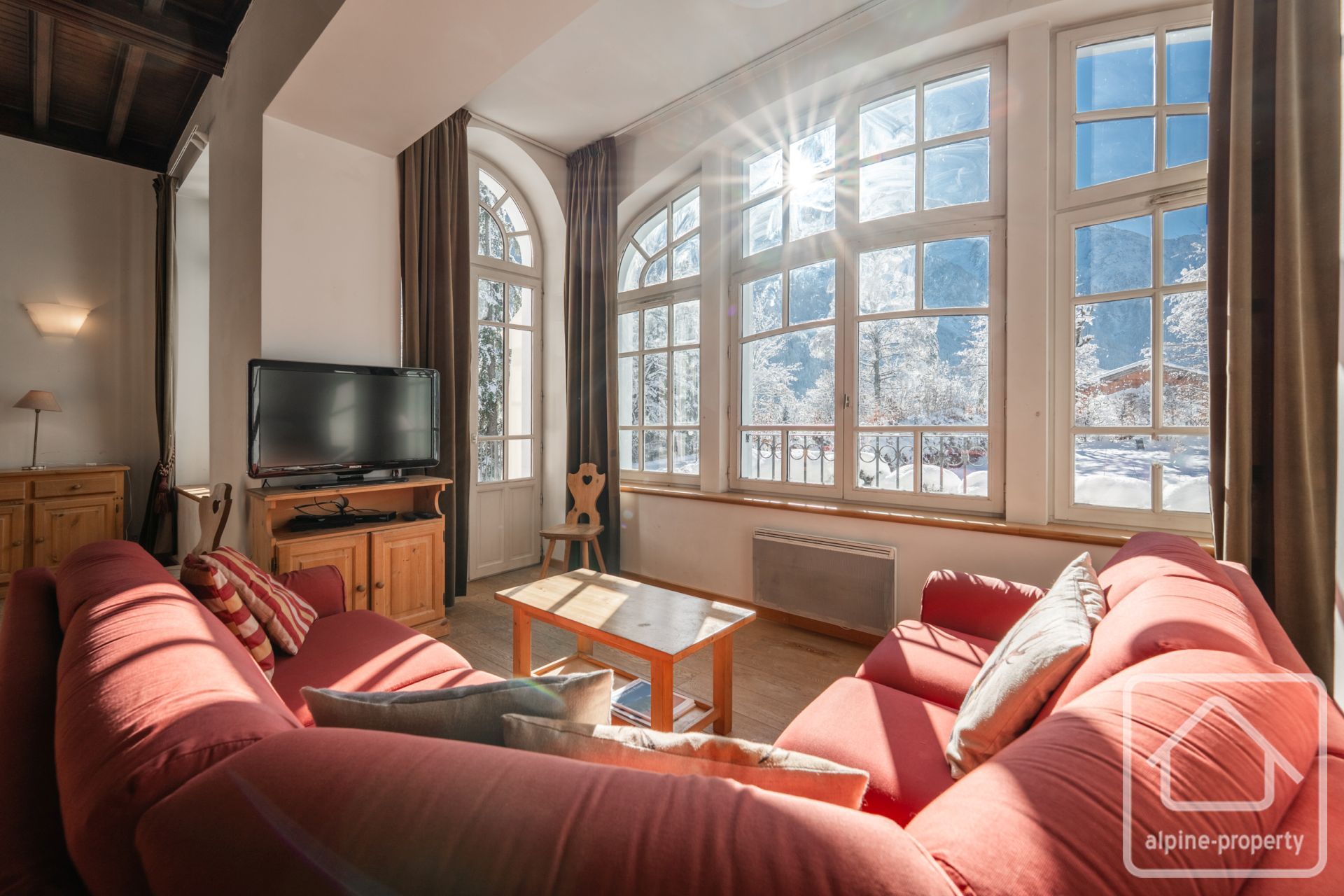 Three Bedroom South-east Apartment With Terrace In A Historic Art Nouveau Villa With Stunning Mont Blanc Views, With Private Parking Space. – FLEURY4