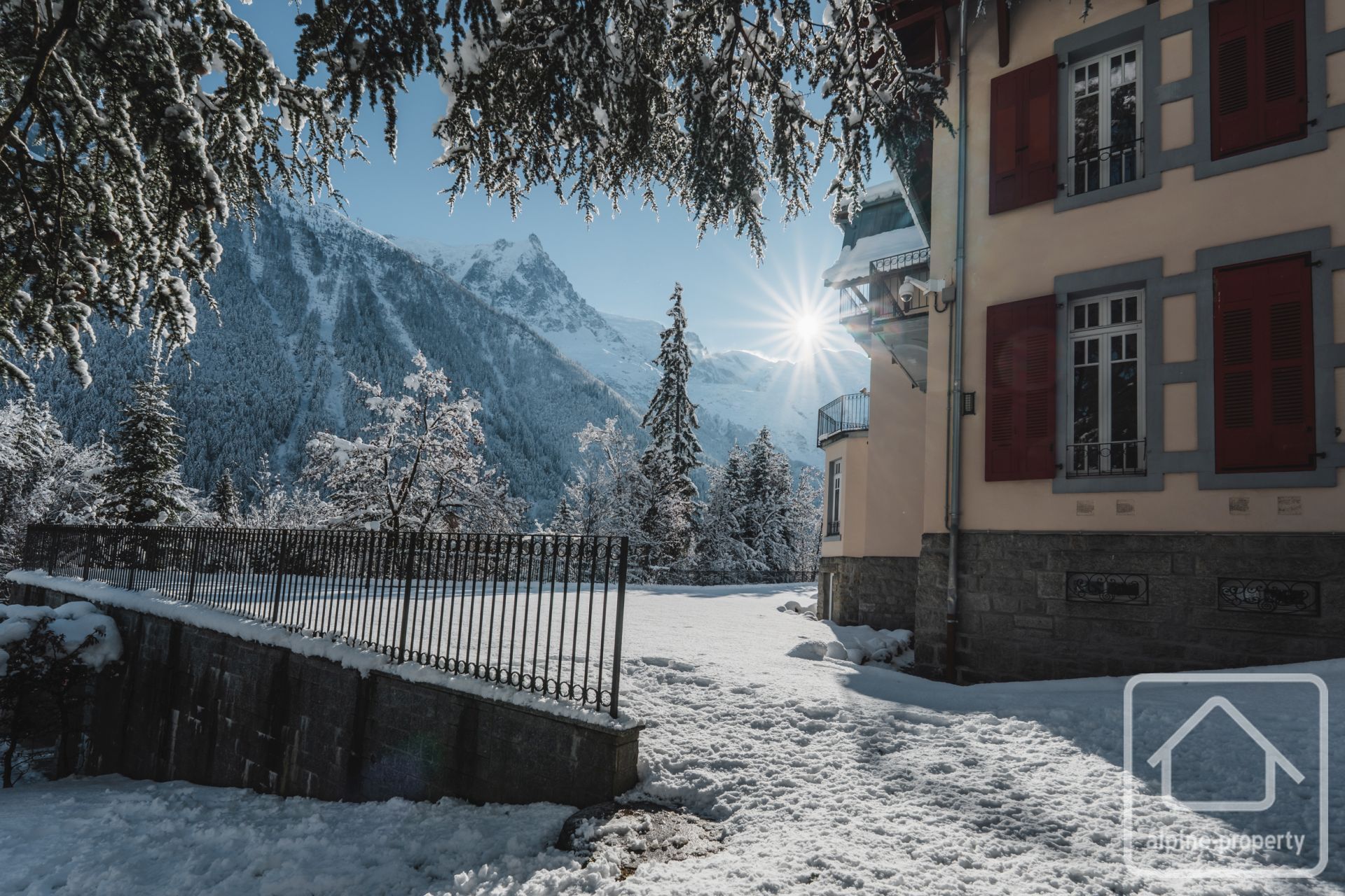 Three Bedroom South-east Apartment With Terrace In A Historic Art Nouveau Villa With Stunning Mont Blanc Views, With Private Parking Space. – FLEURY4