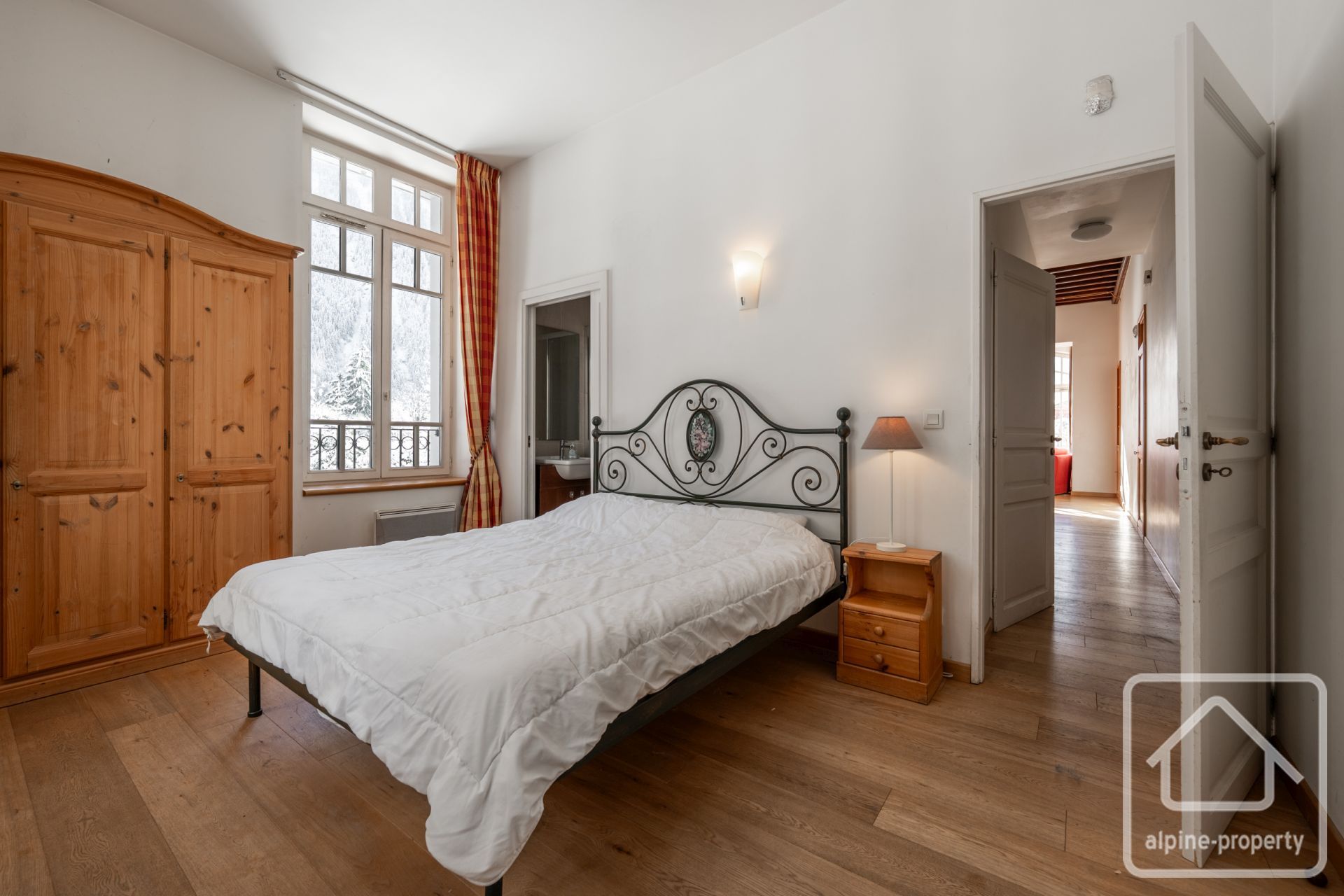Three Bedroom South-east Apartment With Terrace In A Historic Art Nouveau Villa With Stunning Mont Blanc Views, With Private Parking Space. – FLEURY4