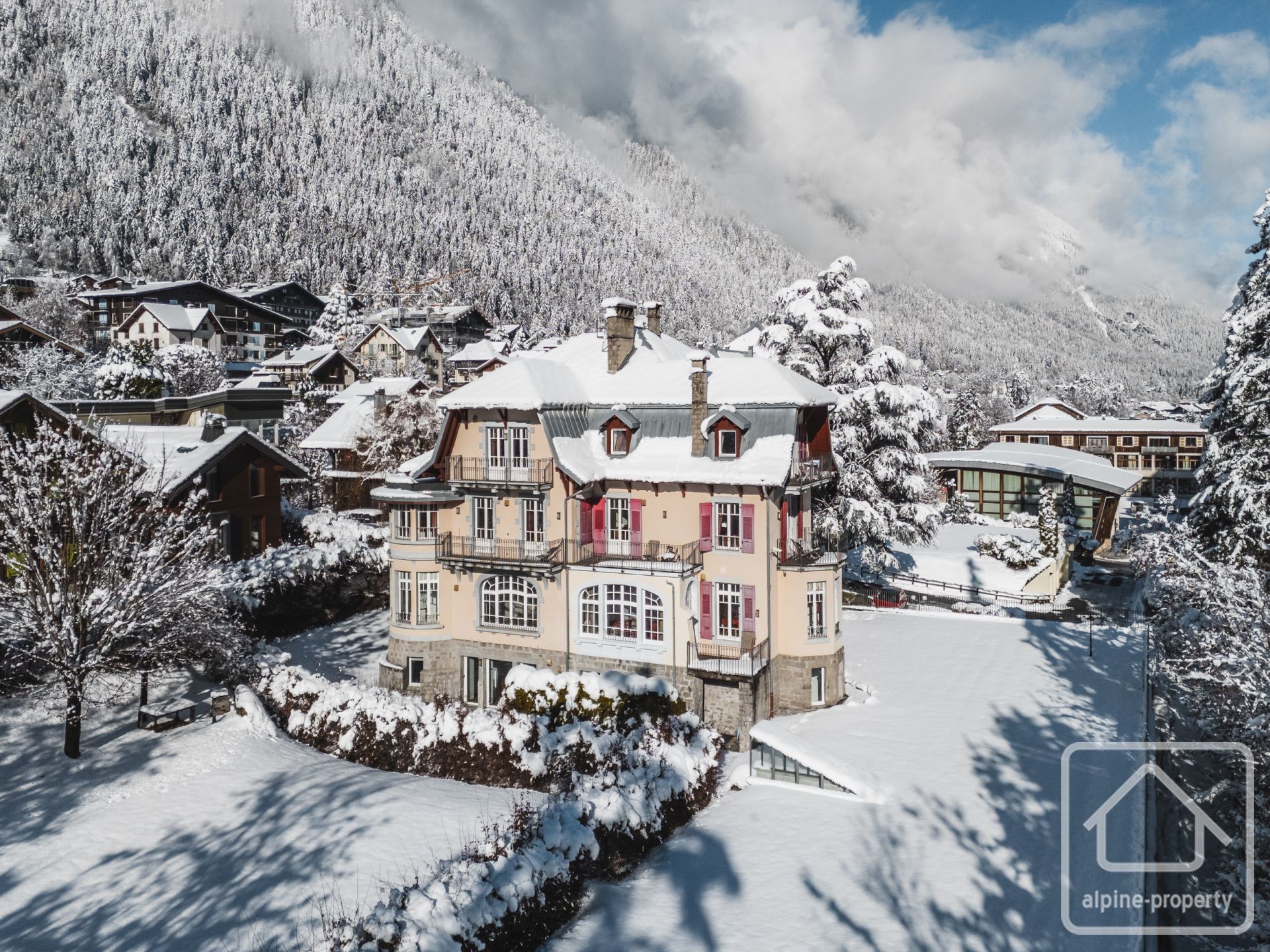 Two Bedroom Apartment With Stunning Mont Blanc Views In A Historic Art Nouveau Villa With Parking Included And Option To Purchase Garages. – FLEURY8