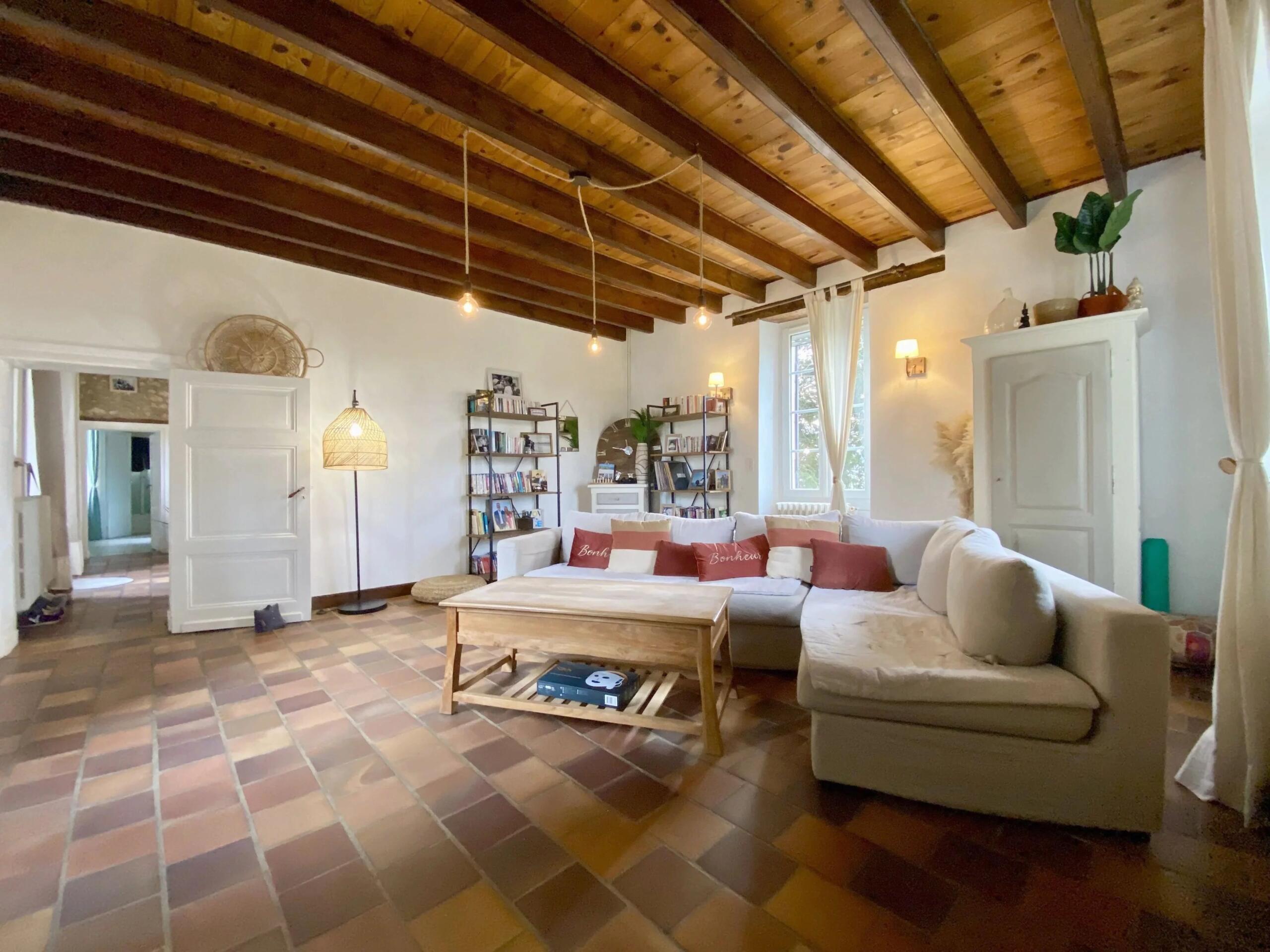 Beautifully-renovated stone home with guest house, heated pool and countryside views, Aquitaine – France – BVI83425