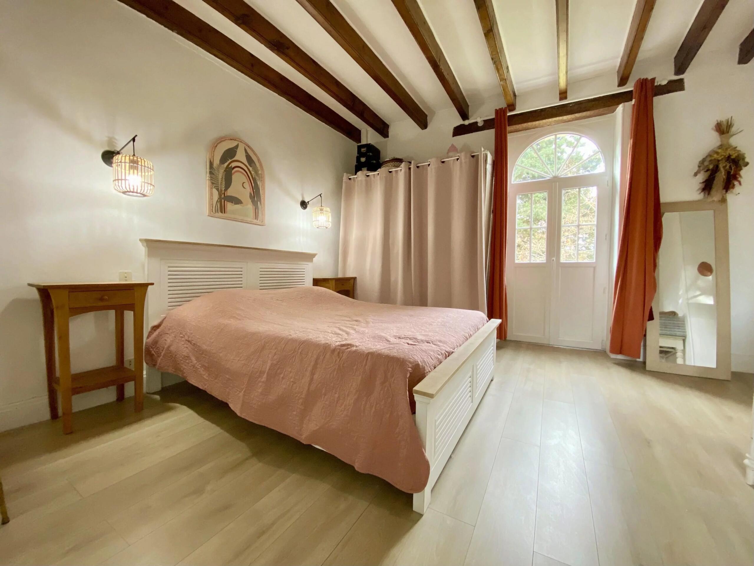 Beautifully-renovated stone home with guest house, heated pool and countryside views, Aquitaine – France – BVI83425