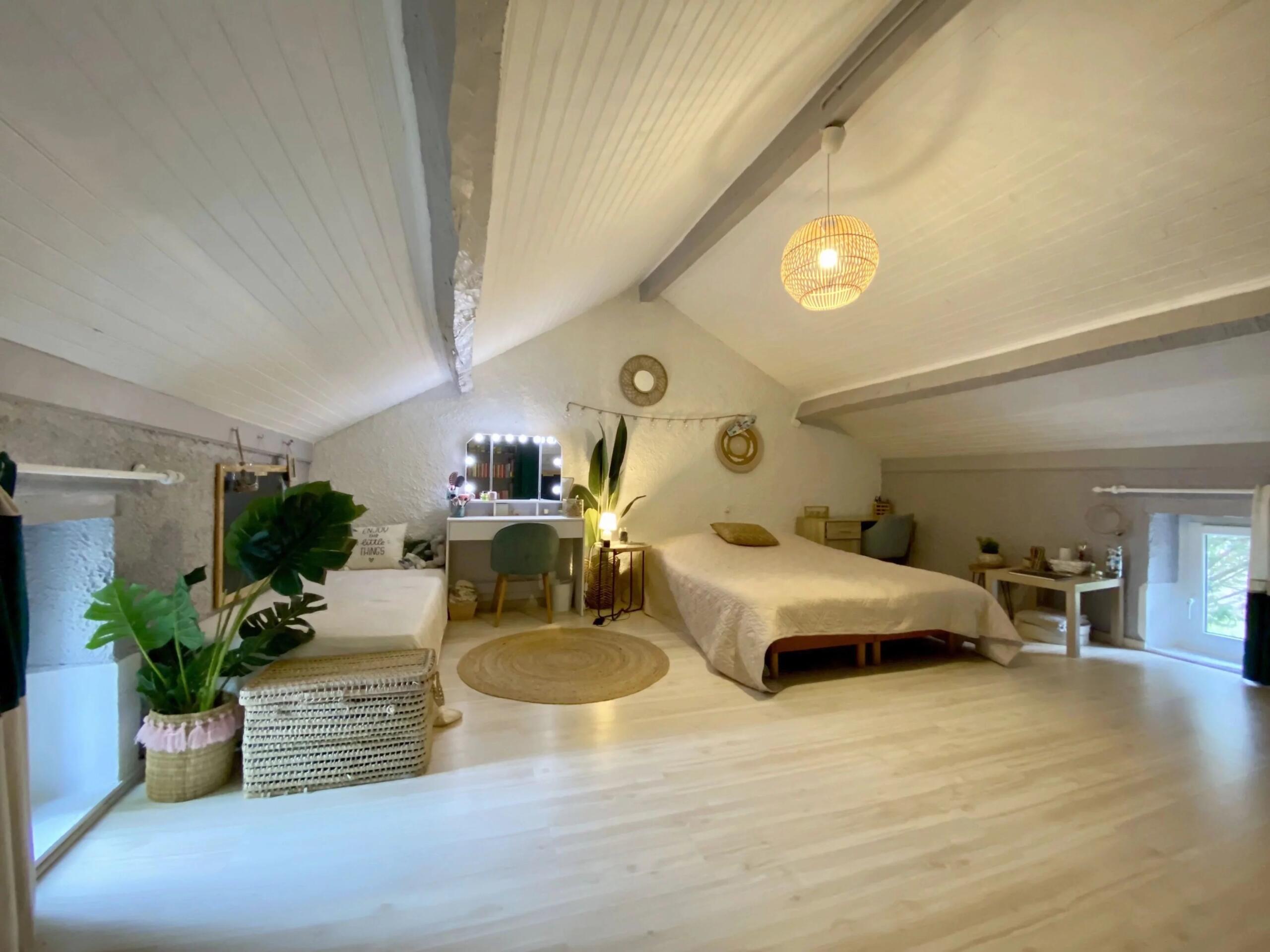 Beautifully-renovated stone home with guest house, heated pool and countryside views, Aquitaine – France – BVI83425