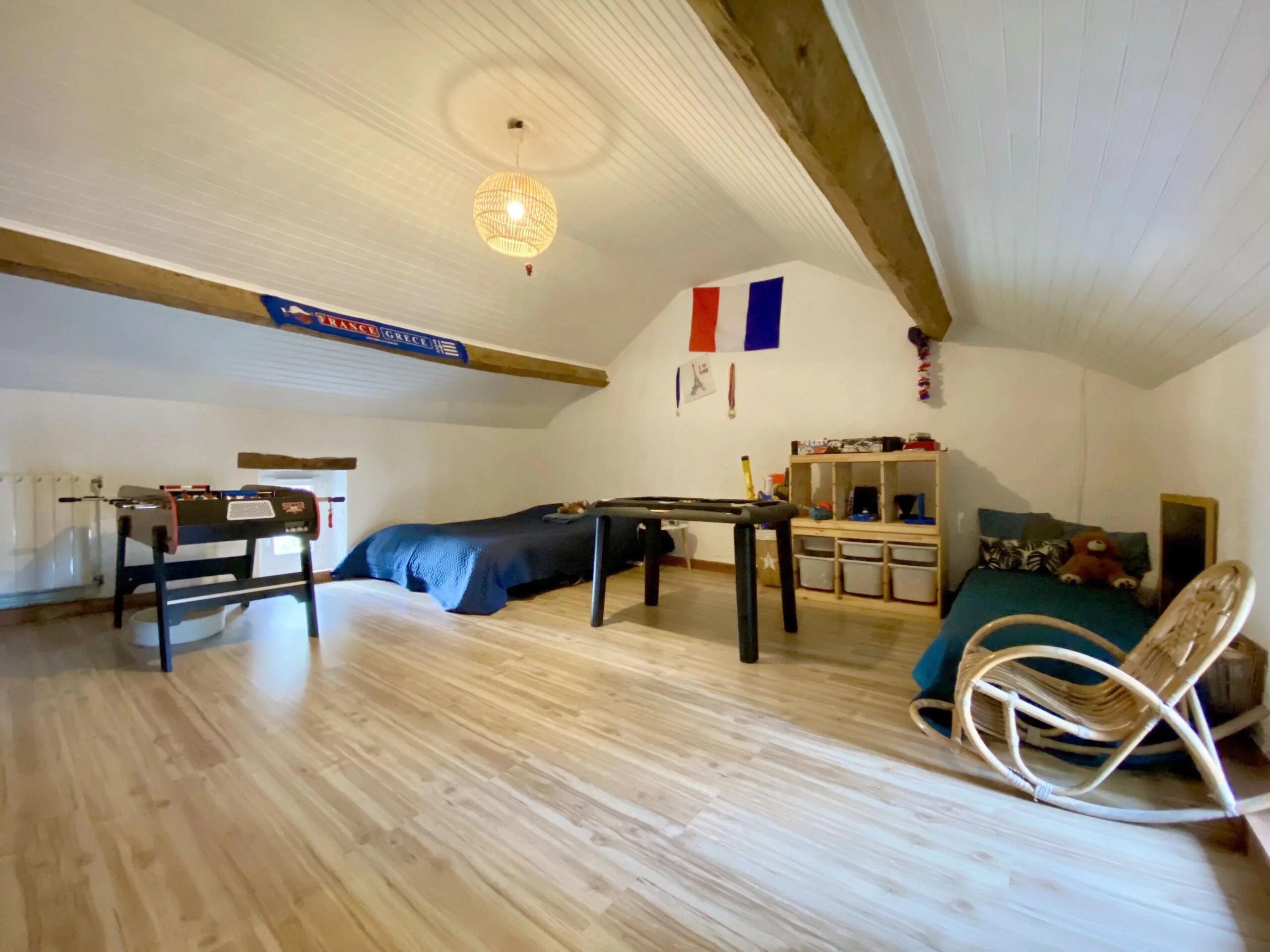 Beautifully-renovated stone home with guest house, heated pool and countryside views, Aquitaine – France – BVI83425