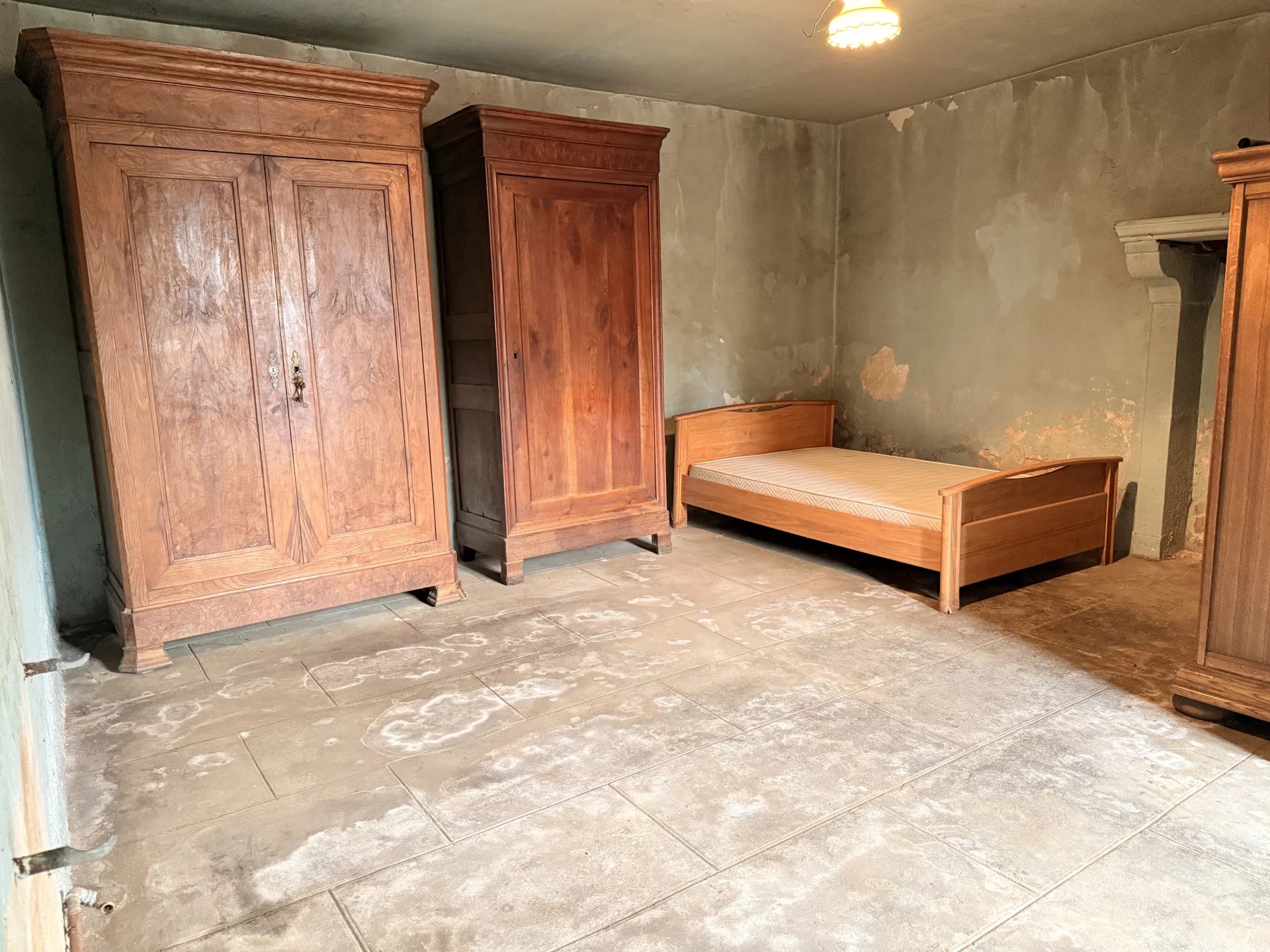 Charming property with barn and potential near Brigueuil, Poitou-Charentes – France – BVI81664