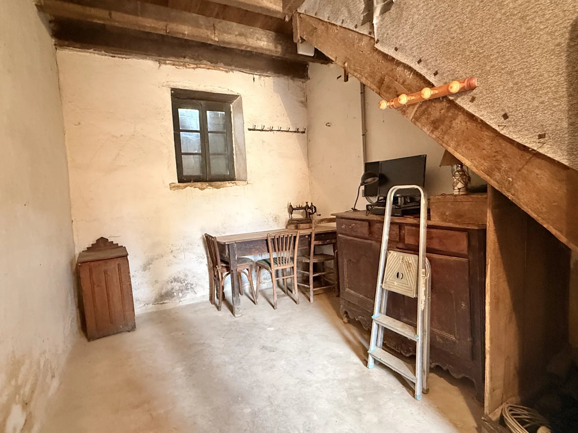 Charming property with barn and potential near Brigueuil, Poitou-Charentes – France – BVI81664