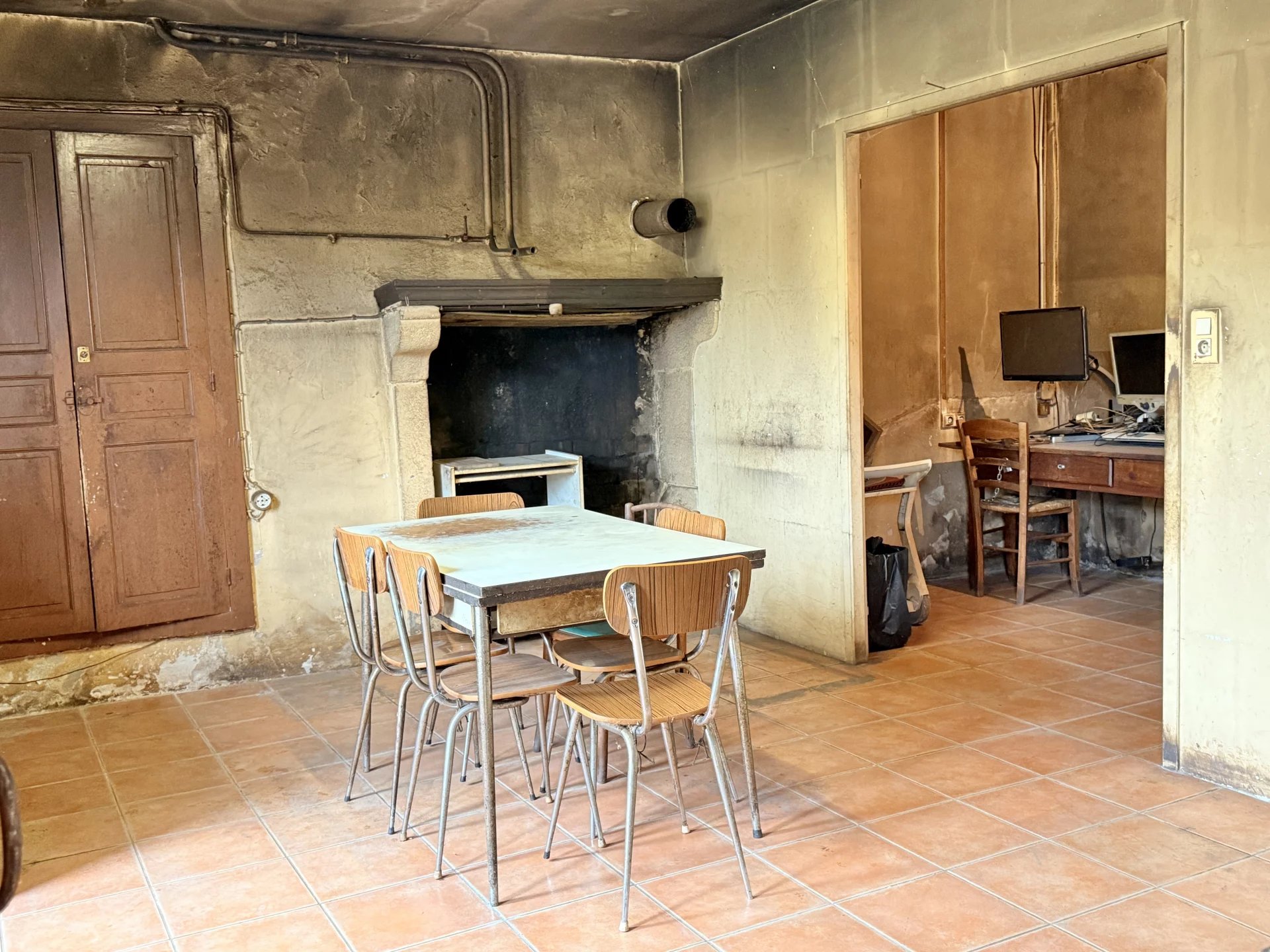 Charming property with barn and potential near Brigueuil, Poitou-Charentes – France – BVI81664