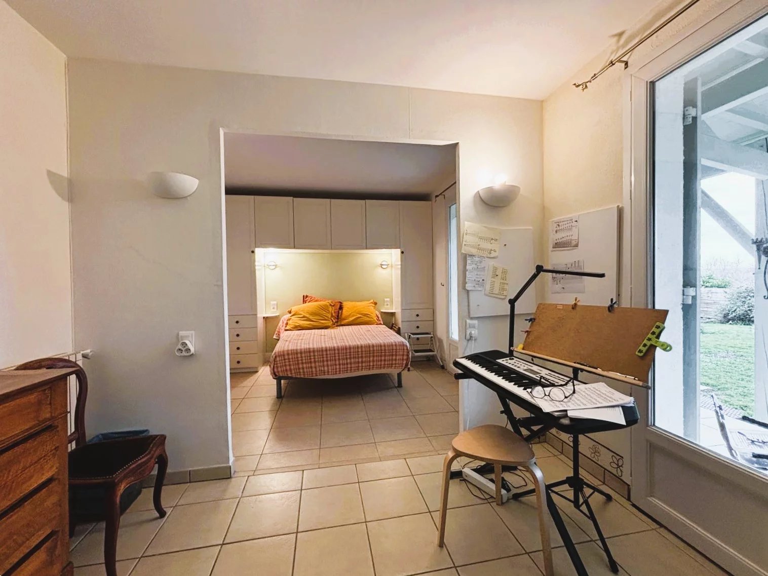 Light-filled, 4/5 bedroom house with pool, secure garden in quiet location, Aquitaine – France – BVI84019