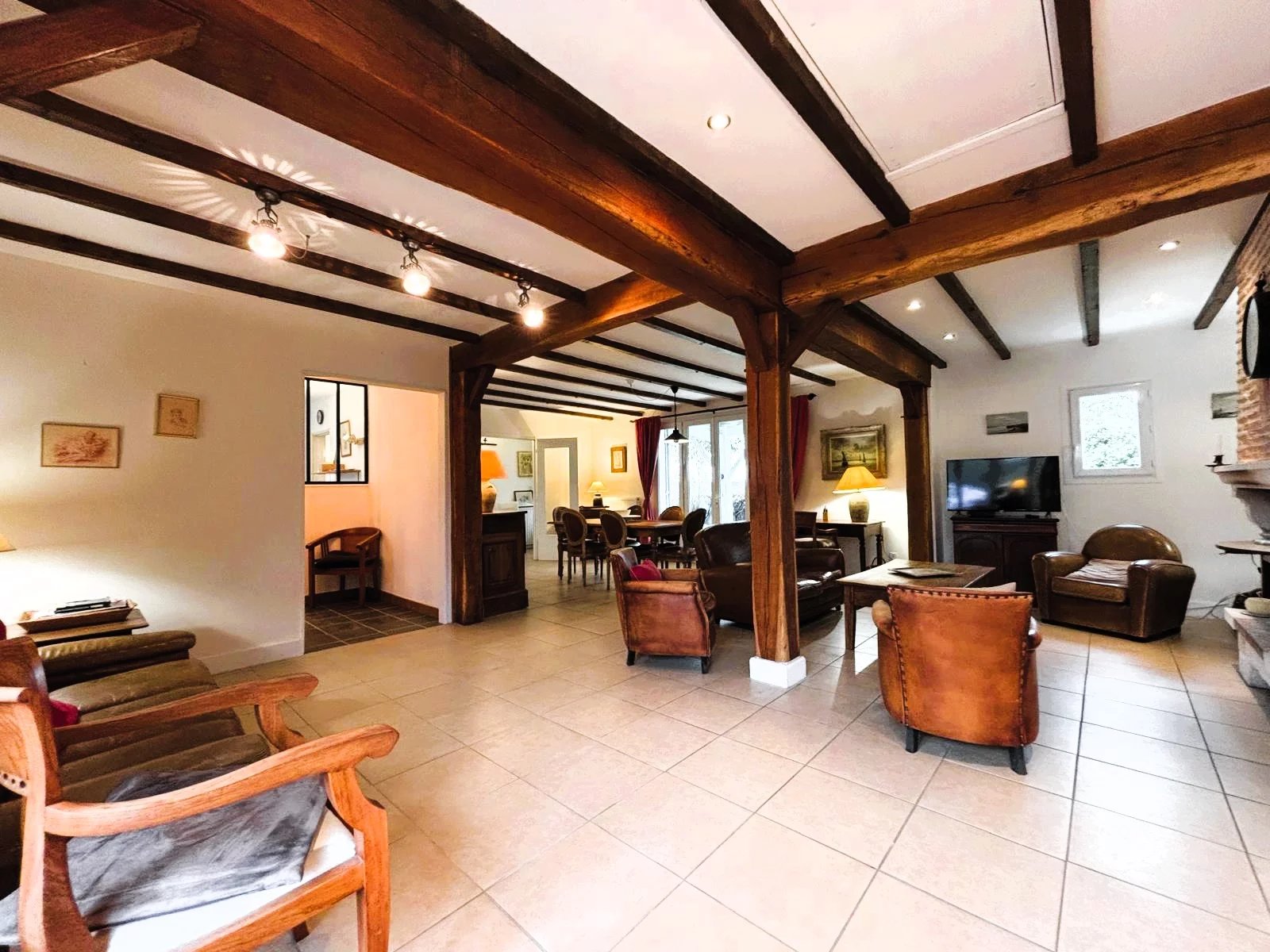 Light-filled, 4/5 bedroom house with pool, secure garden in quiet location, Aquitaine – France – BVI84019