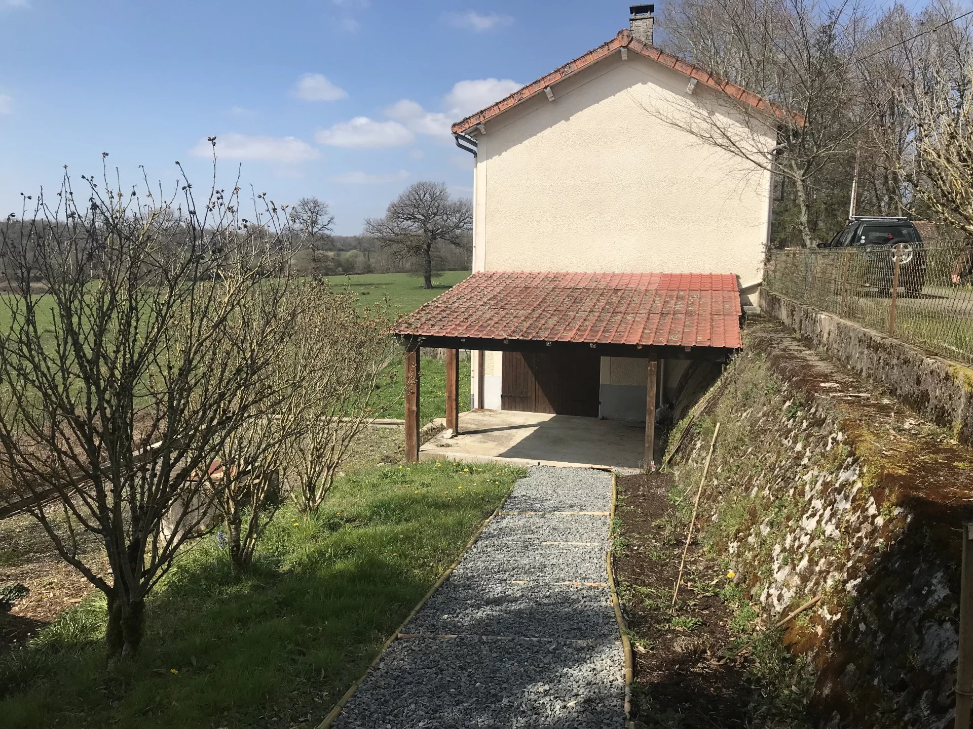 Detached hamlet house close to town, Limousin – France – BVI80014
