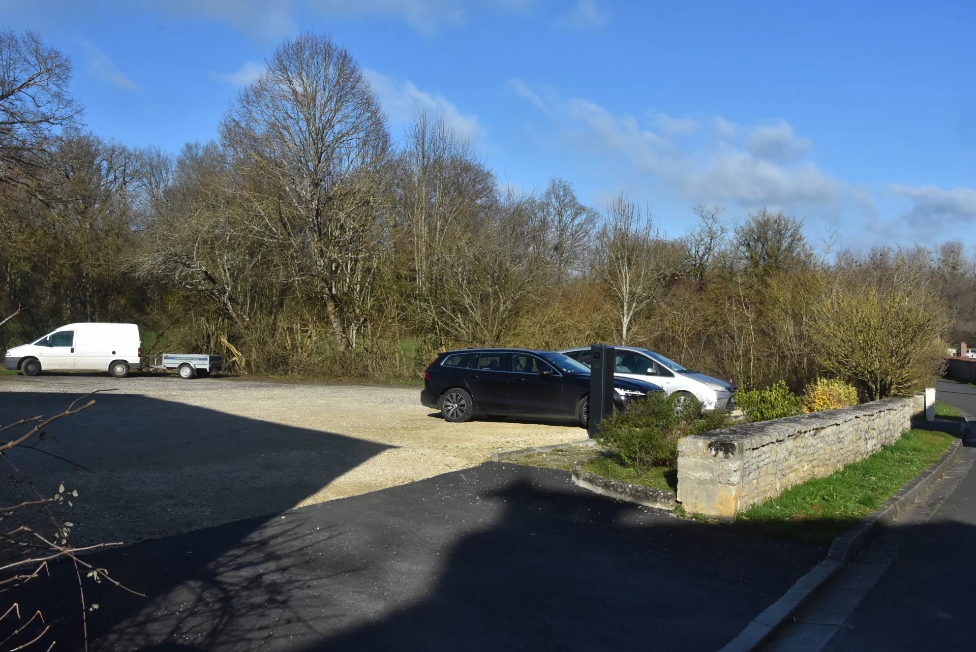 Tiny house to renovate, with large living room, Poitou-Charentes – France – BVI77630