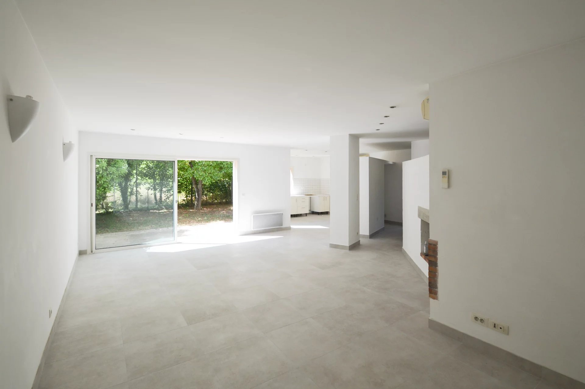 Bright and Peaceful Home Just moments away from the Center of Aix-en-Provence, Provence-Alpes-Côte d’Azur – France – BVI80761