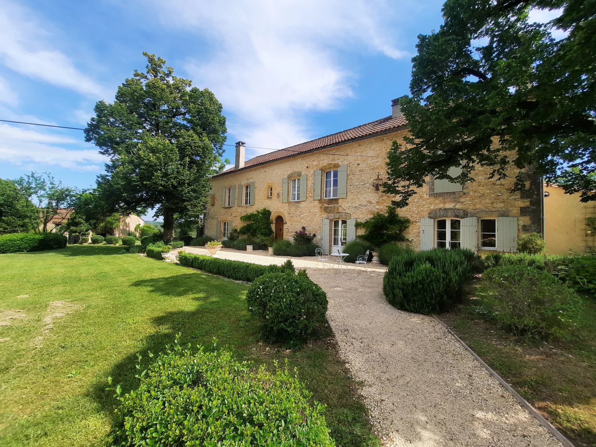 Magnificent domain surrounded by 40 hectares of land near a bastide, Aquitaine – France – BVI60834