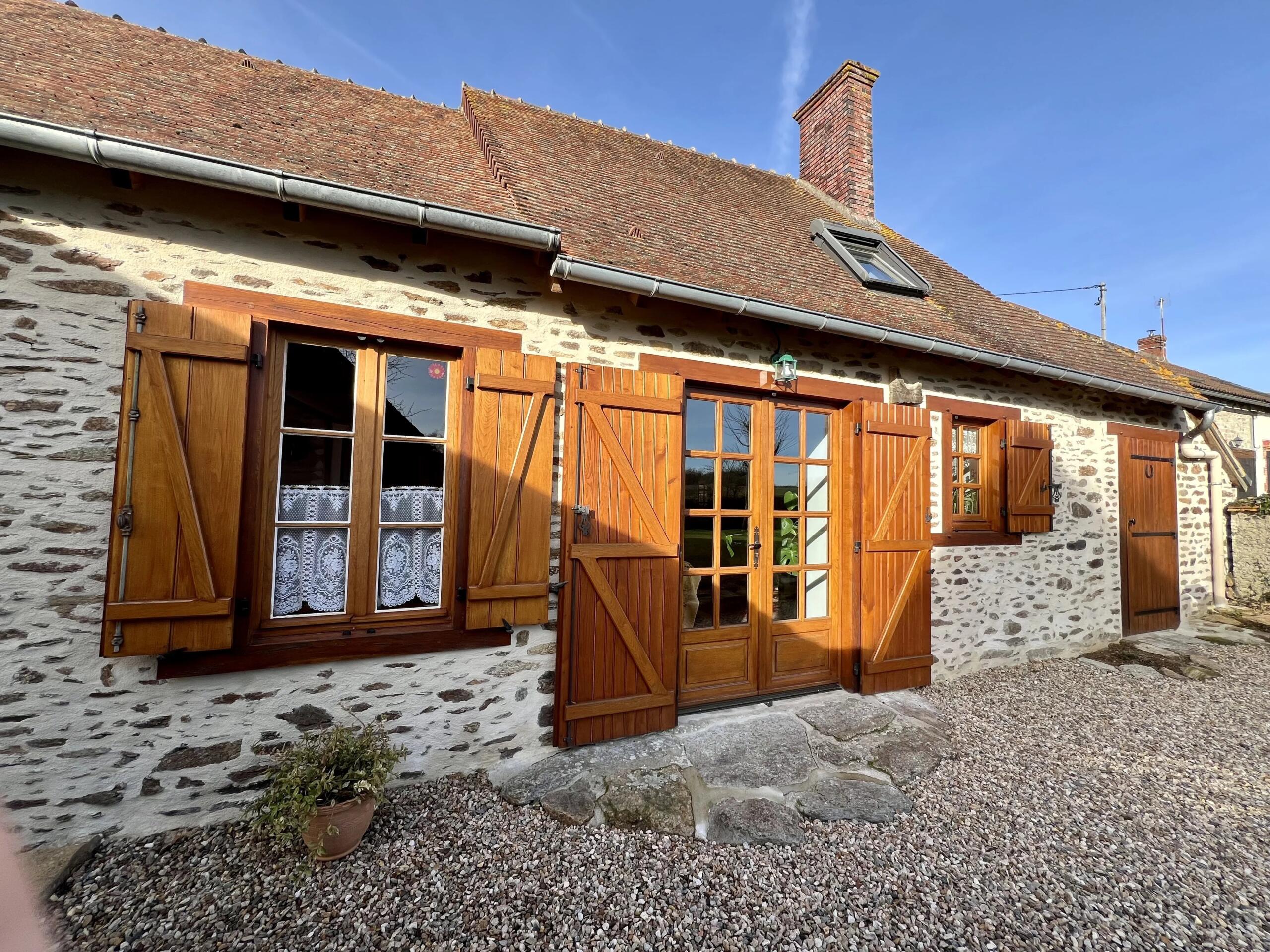 Beautifully-presented 3-bed hamlet property with views, Centre – France – BVI84024