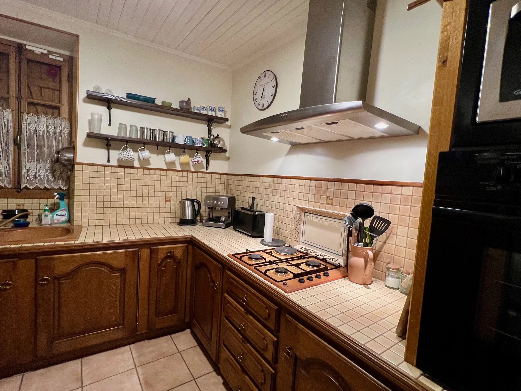 Beautifully-presented 3-bed hamlet property with views, Centre – France – BVI84024