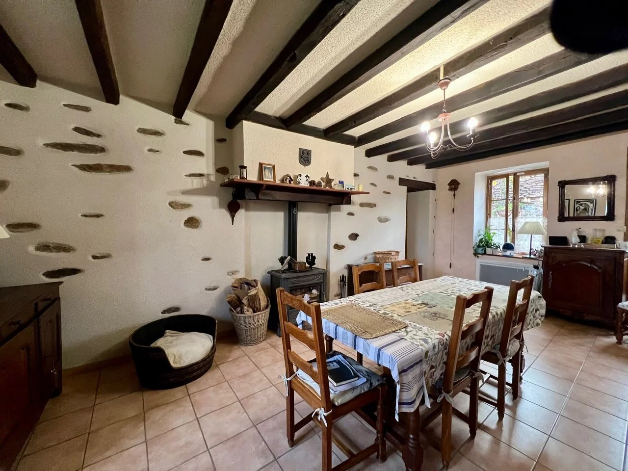 Beautifully-presented 3-bed hamlet property with views, Centre – France – BVI84024