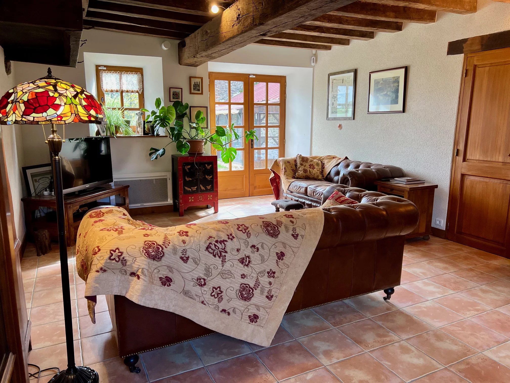 Beautifully-presented 3-bed hamlet property with views, Centre – France – BVI84024