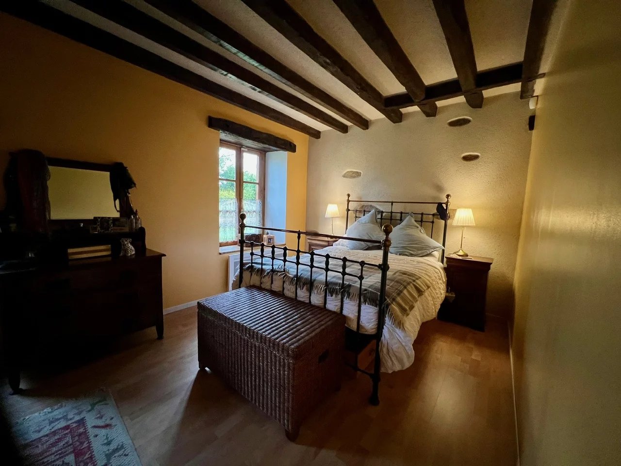 Beautifully-presented 3-bed hamlet property with views, Centre – France – BVI84024