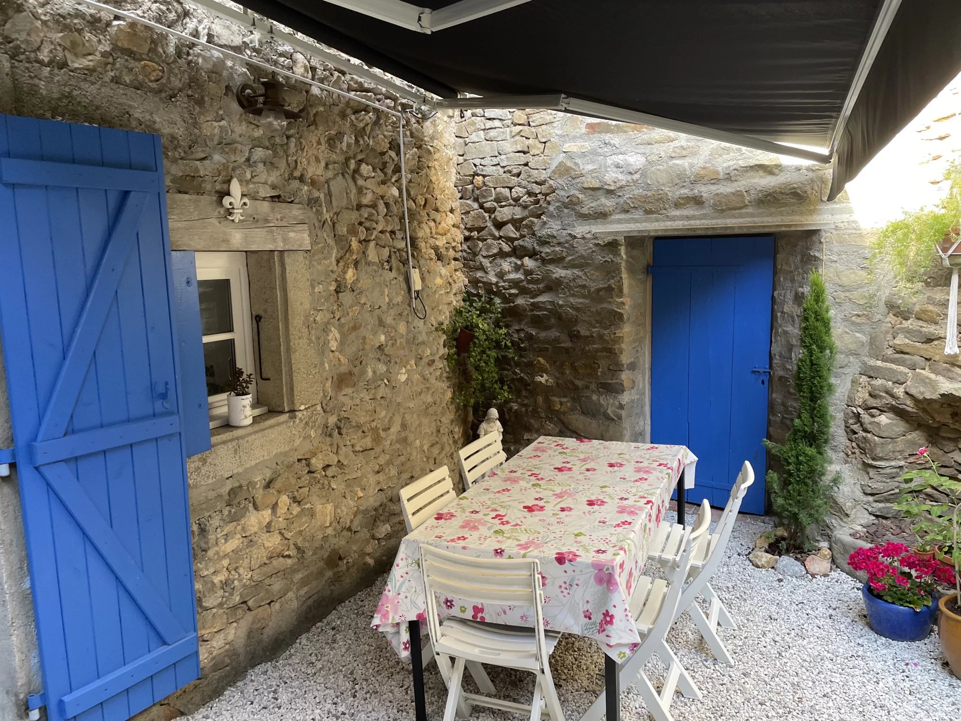 Trausse – 5 bedroomed village property with guest house, Languedoc-Roussillon – France – BVI80990