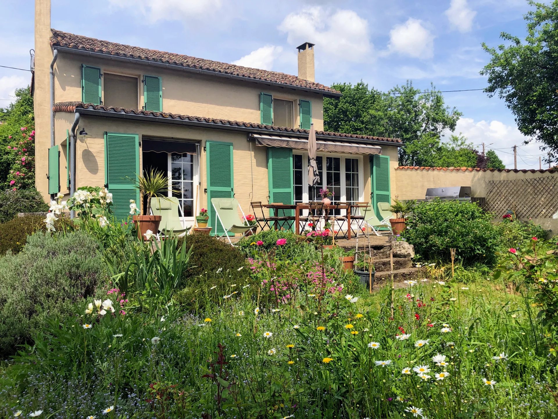 Beautiful character cottage with panoramic country views, Poitou-Charentes – France – BVI80412