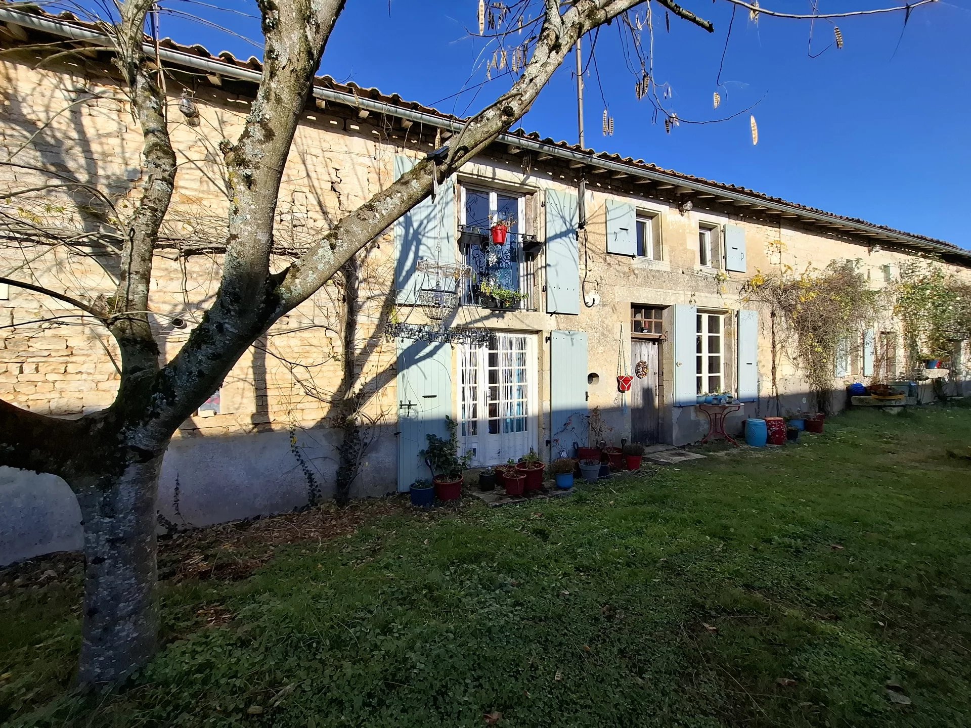 Extremely spacious character property with private garden, Poitou-Charentes – France – BVI83779