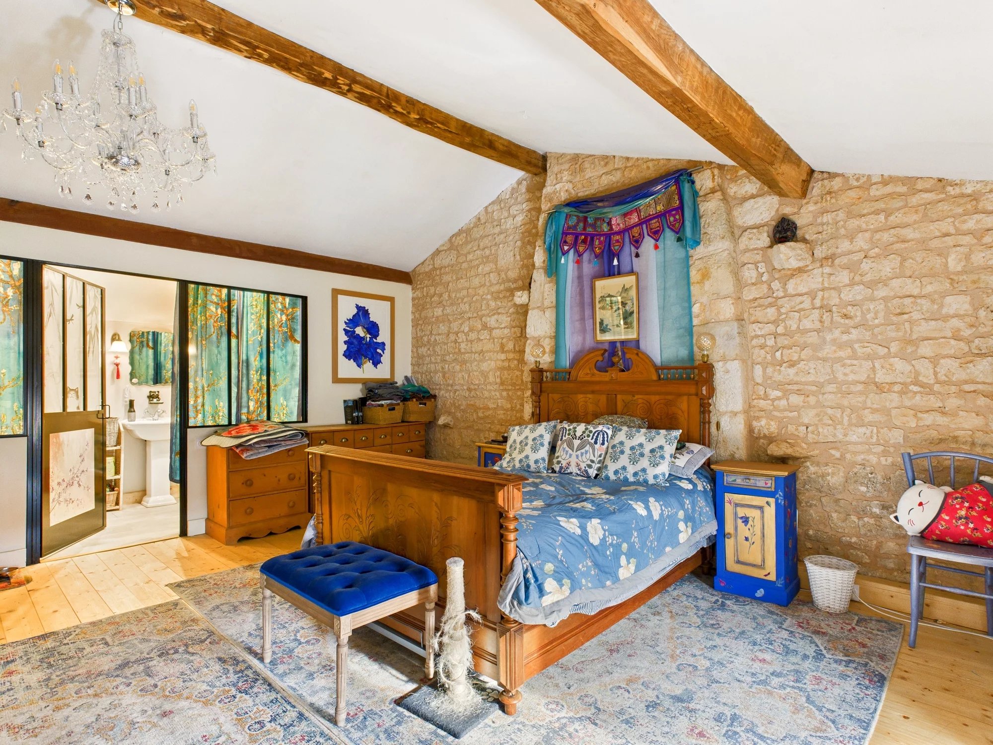 Extremely spacious character property with private garden, Poitou-Charentes – France – BVI83779