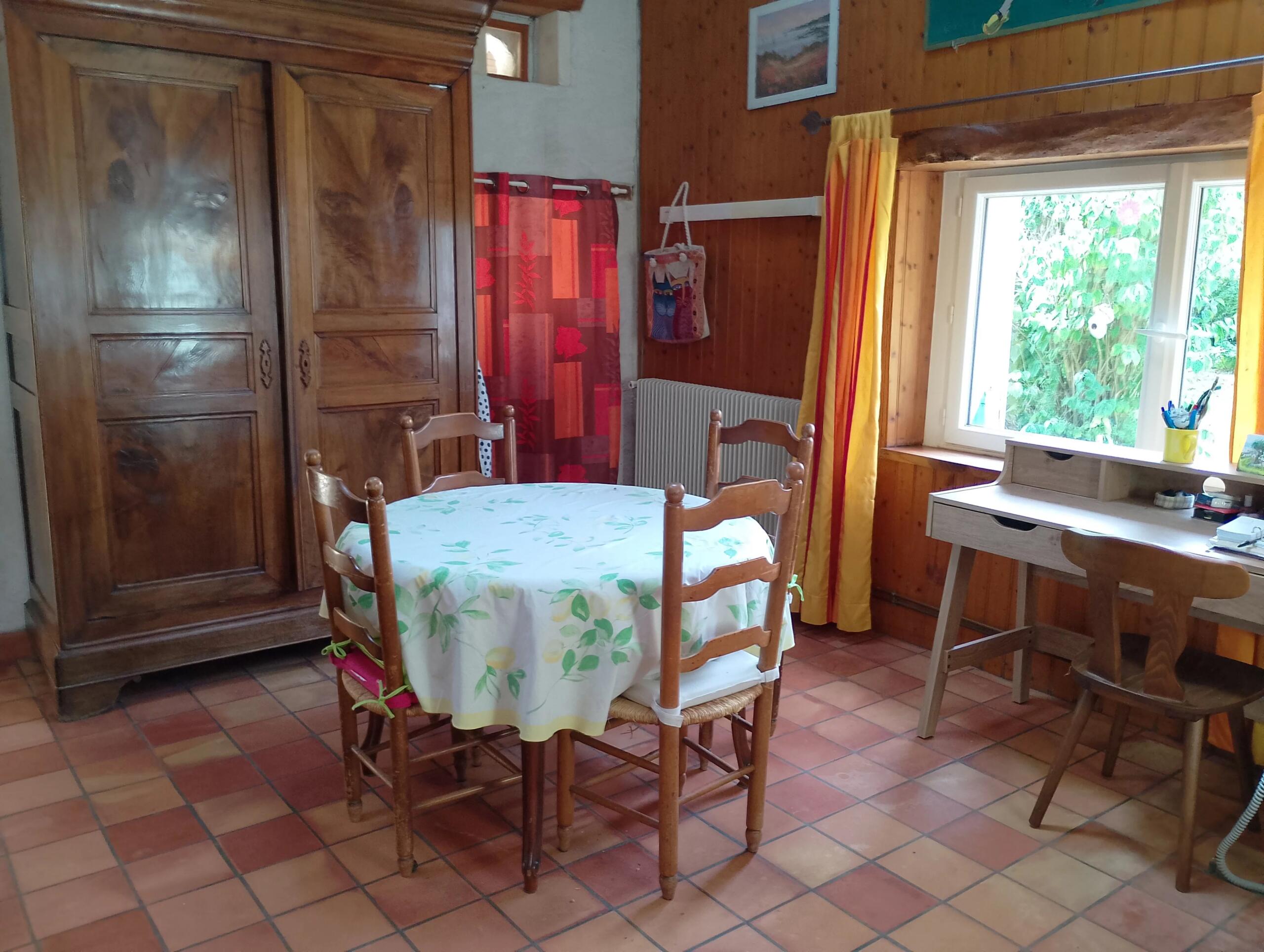 Between Jonzac and Pons, Poitou-Charentes – France – BVI83088