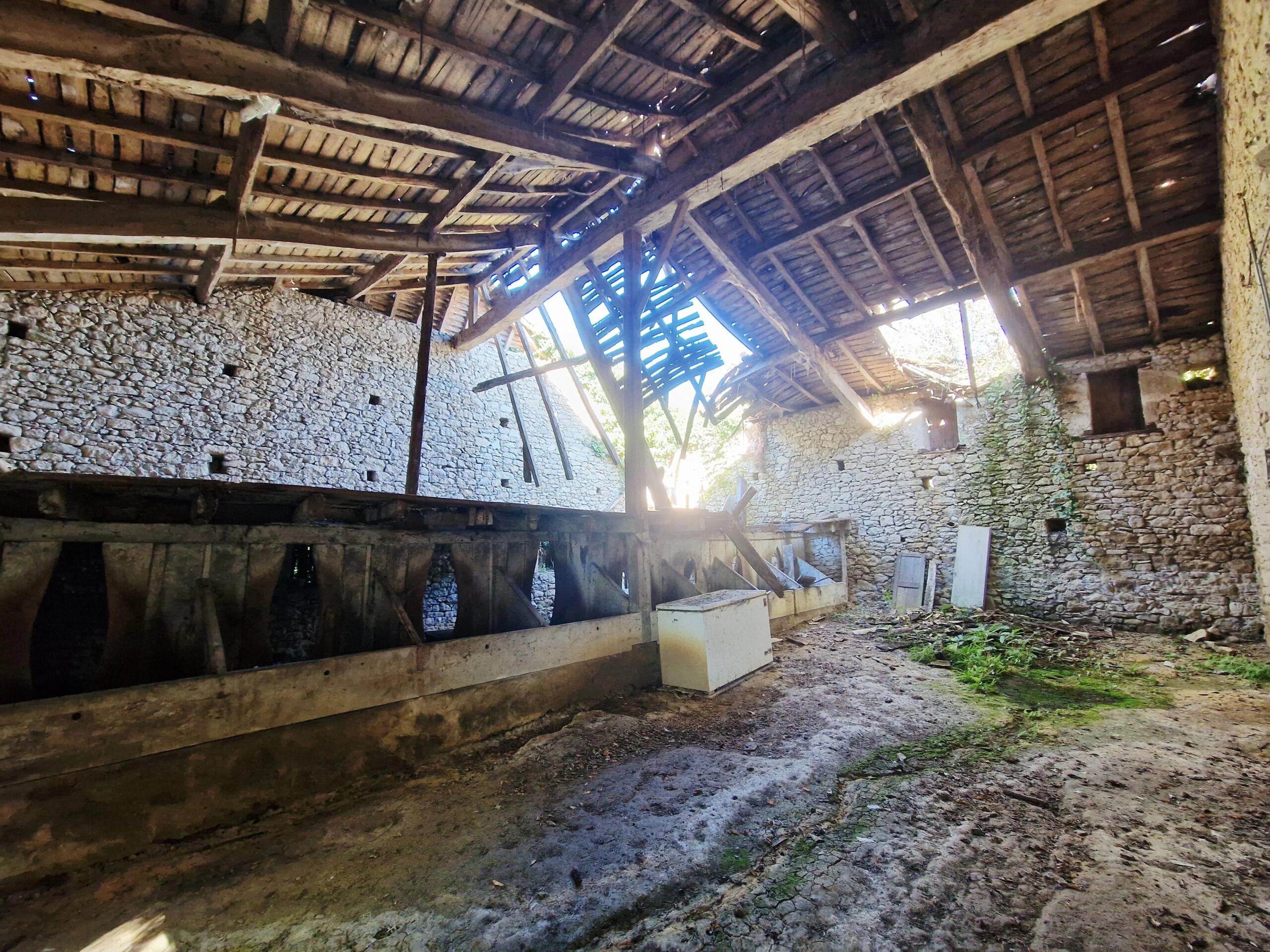 Characterful French Farmhouse with Barns – Major Renovation Opportunity, Aquitaine – France – BVI83272