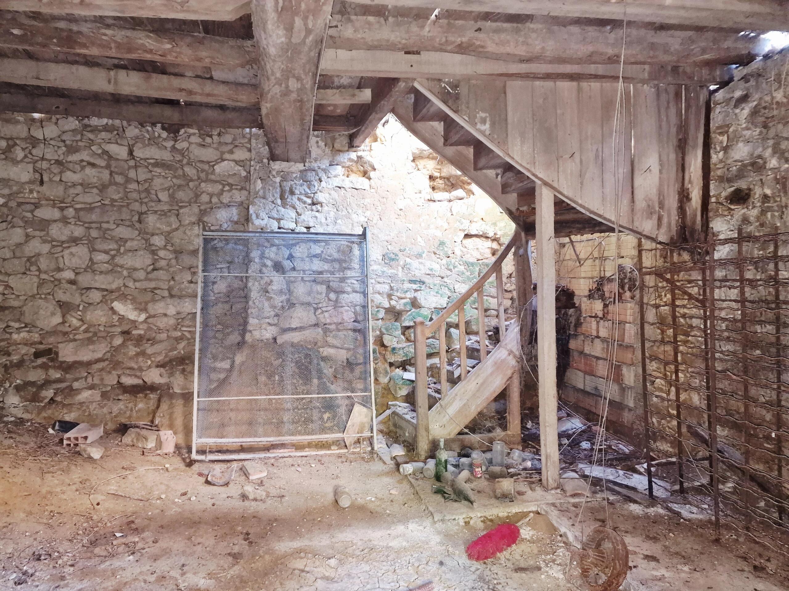 Characterful French Farmhouse with Barns – Major Renovation Opportunity, Aquitaine – France – BVI83272