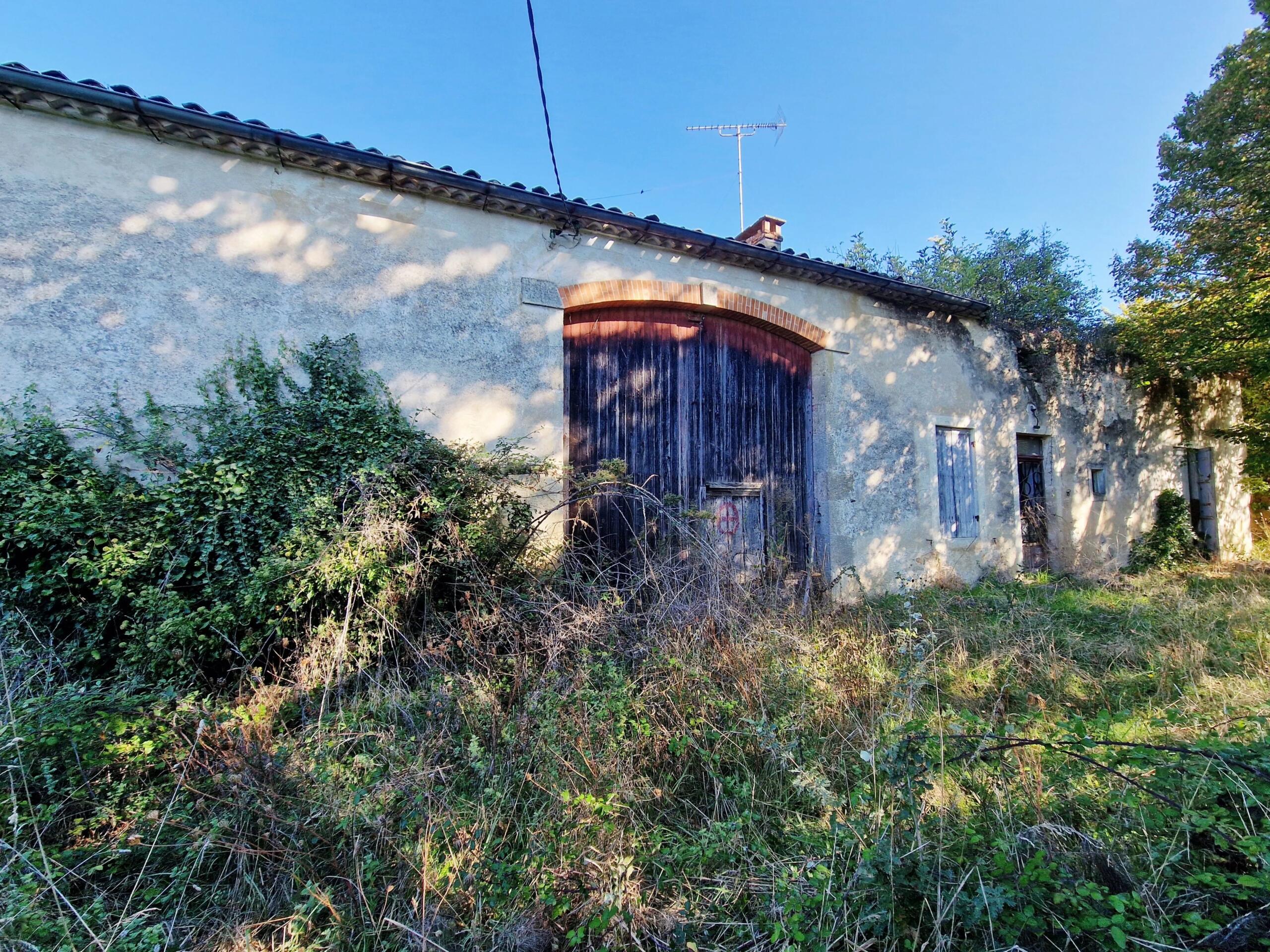Characterful French Farmhouse with Barns – Major Renovation Opportunity, Aquitaine – France – BVI83272