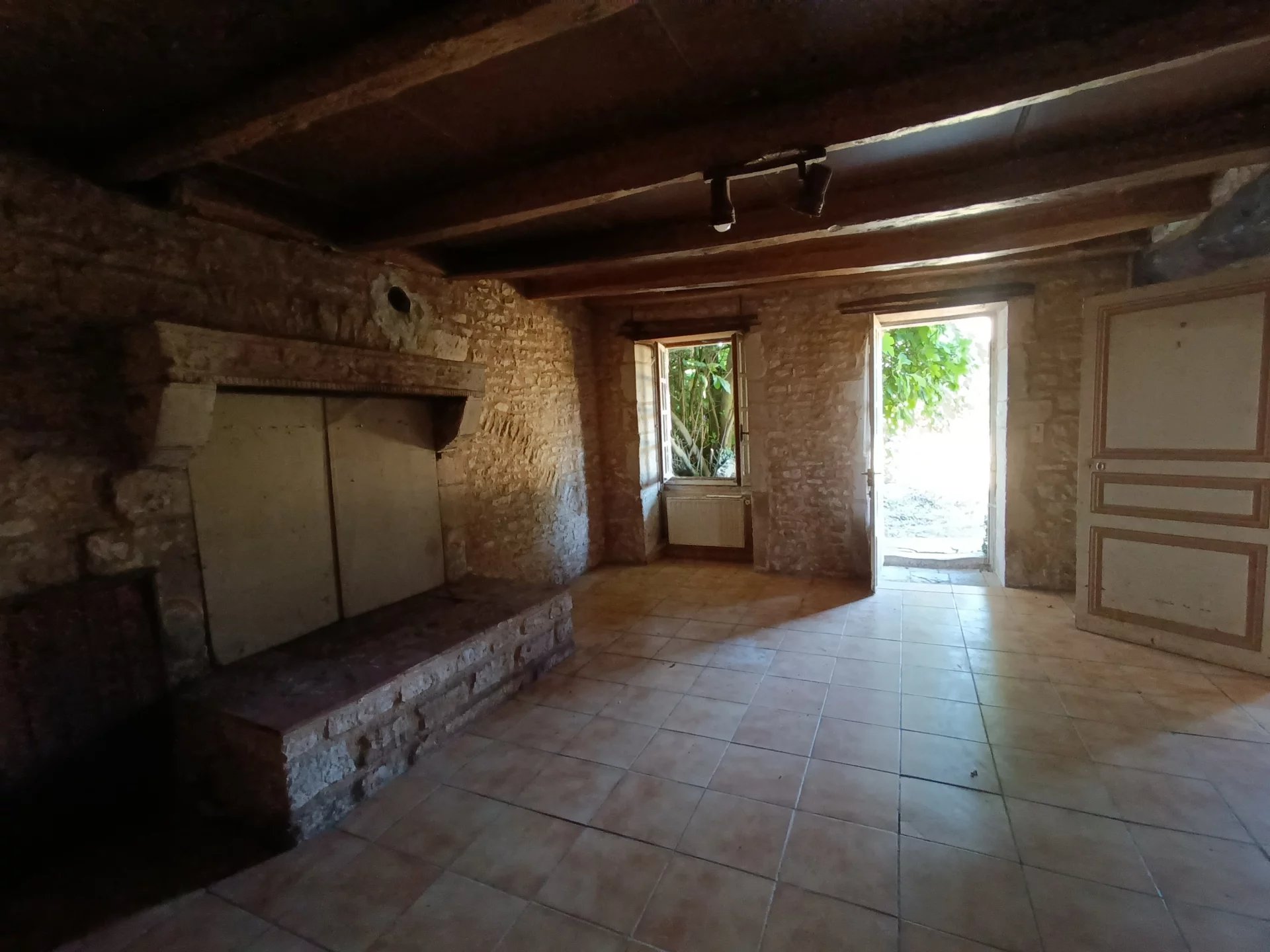 Country house in need of complete renovation, Poitou-Charentes – France – BVI82310